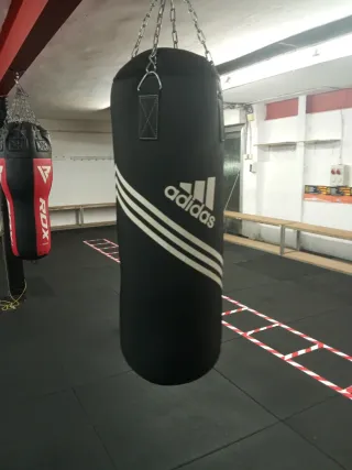 Saco de boxeo negro