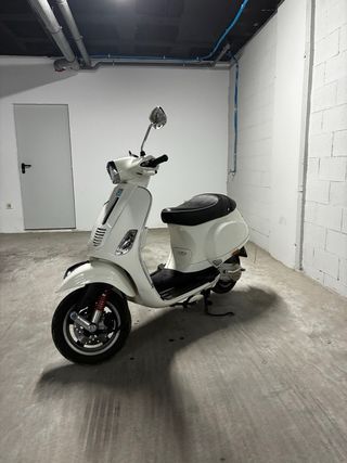 Piaggio Vespa S50 Blanca