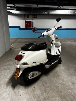 Piaggio Vespa S50 Blanca