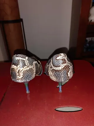 Zapatos de tacón serpiente