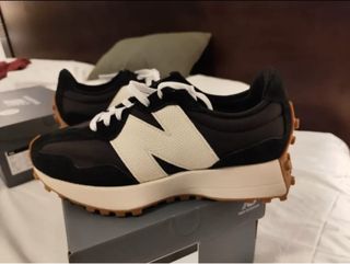 Zapatillas New Balance 327 Negro/Blanco