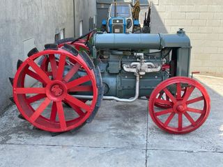 Tractor Fordson Antiguo