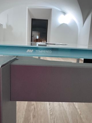 Scrivania in acciaio e vetro temperato