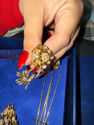 Aderezo fallero dorado de niña con camafeo