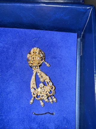 Aderezo fallero dorado de niña con camafeo