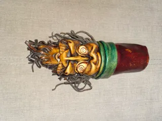 Máscara de cuero artesanal