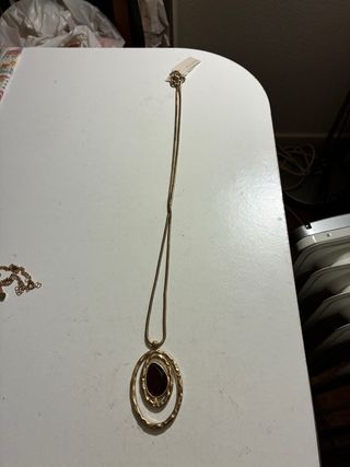 Collar Parfois dorado con piedra roja sin estrenar