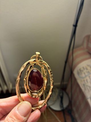 Collar Parfois dorado con piedra roja sin estrenar