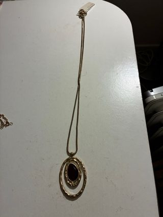 Collar Parfois dorado con piedra roja sin estrenar