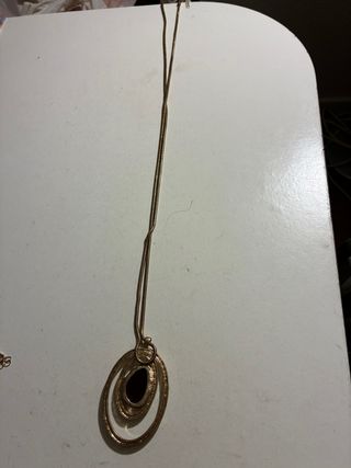 Collar Parfois dorado con piedra roja sin estrenar