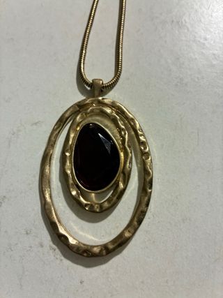 Collar Parfois dorado con piedra roja sin estrenar