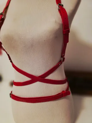 Pettorina harness rosso imbracatura body gothic