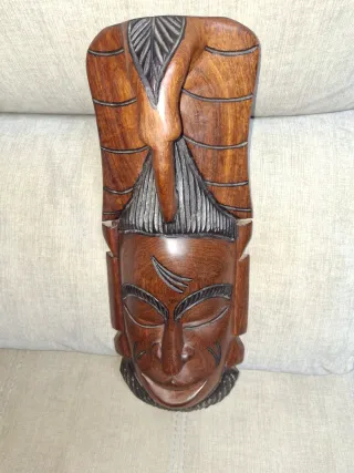 Máscara de madera artesanal