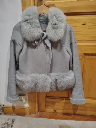 Chaqueta de cordero y zorro gris