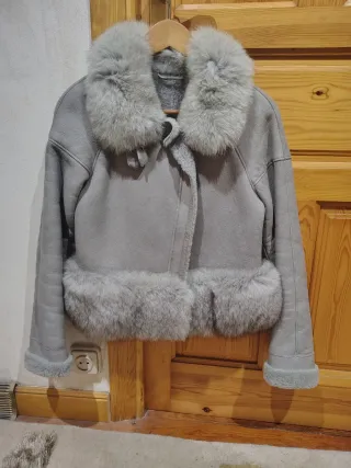 Chaqueta de cordero y zorro gris