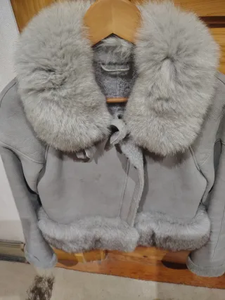 Chaqueta de cordero y zorro gris