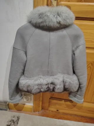 Chaqueta de cordero y zorro gris