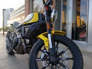 Ducati Scrambler Icon Amarilla