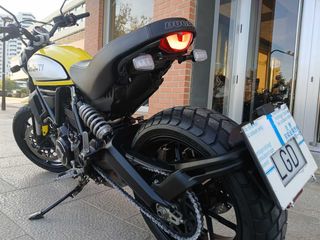 Ducati Scrambler Icon Amarilla