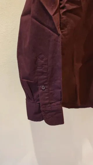 Camisa hombre color granate T-S marca Bershka