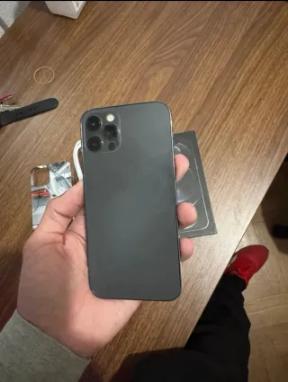 iPhone 12 Pro + Accesorios