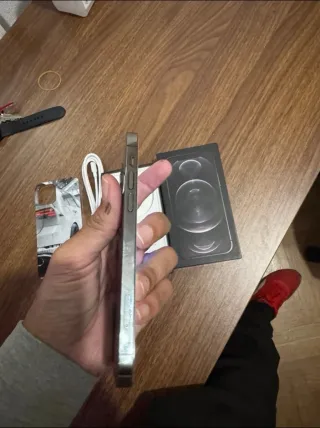 iPhone 12 Pro + Accesorios