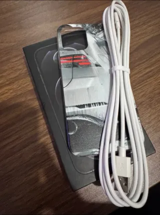 iPhone 12 Pro + Accesorios