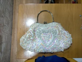Bolso de fiesta con pedrería y perlas