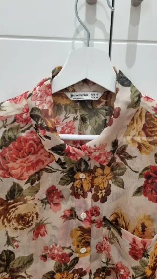 Blusa floral Stradivarius Talla M