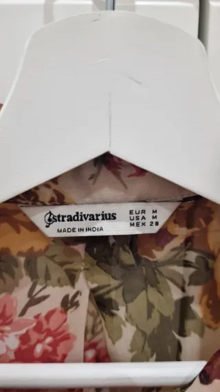 Blusa floral Stradivarius Talla M