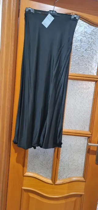 Falda midi satinada Bonaire T.U Negra