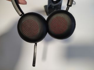 Poly Voyager 4320 UC + Base Carga Bluetooth