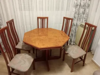 Mesa extensible y 6 sillas