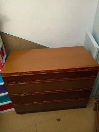 Cómoda de madera 4 cajones y 2 mesillas