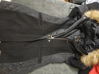 Abrigo negro Korösi