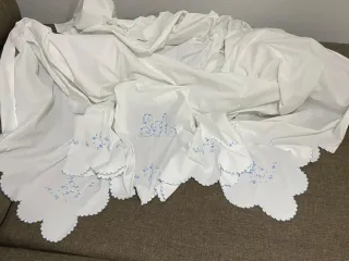 Sábana antigua bordada  de cama 1.50