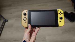 Nintendo Switch Amarillo y Negro