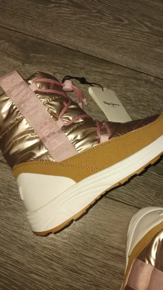 Botas Pepe Jeans doradas y rosas