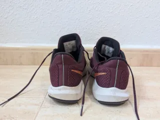 Nike Quest 2 granate T39