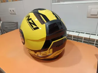 Casco de moto NZI amarillo y negro