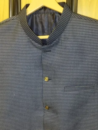 Chaleco de vestir hombre azul con detalles dorados