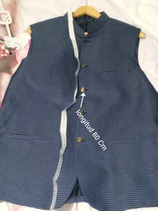 Chaleco de vestir hombre azul con detalles dorados