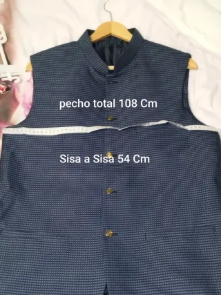 Chaleco de vestir hombre azul con detalles dorados