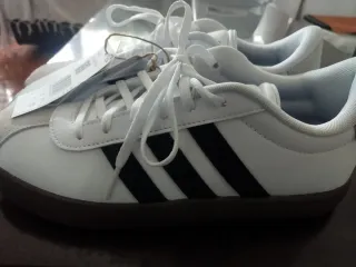 Zapatillas Adidas Blancas y Negras