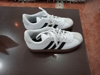 Zapatillas Adidas Blancas y Negras