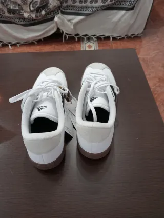 Zapatillas Adidas Blancas y Negras