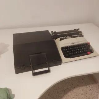 Olivetti Lettera 12 Máquina de Escribir Años 70