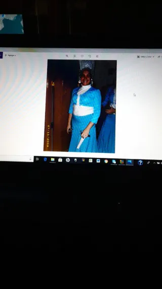 Falda flamenca y torera azul