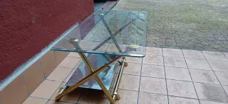 Mesa de centro cristal y metal dorado