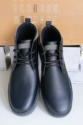 Botas Tobilleras Skechers Negras y Grises